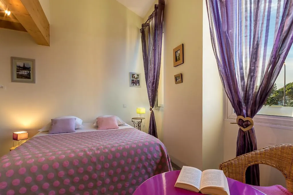 Les Chambres de Jeannette Marseille 2*,